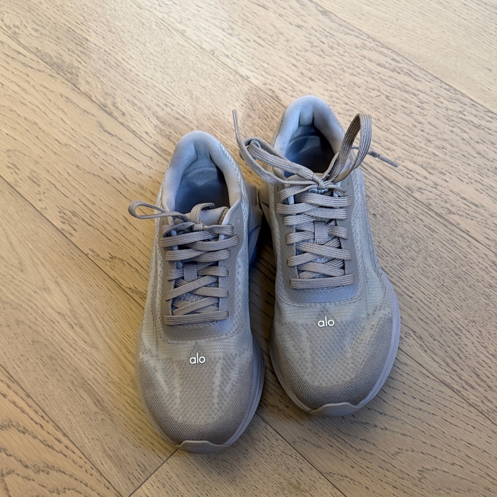 BASICALLY NEW Alo Runners Gravel Sneakers